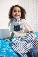 
                        
                          將圖片載入圖庫檢視器 Mothercare Cat T-Shirt and Trousers Outfit
                        
                      