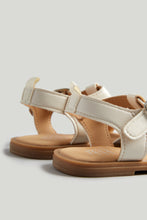 
                        
                          將圖片載入圖庫檢視器 Mothercare White Daisy Sandals
                        
                      