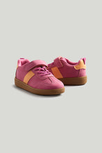 
                        
                          將圖片載入圖庫檢視器 Mothercare Pink Trainers
                        
                      