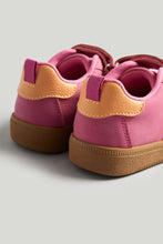 
                        
                          將圖片載入圖庫檢視器 Mothercare Pink Trainers
                        
                      