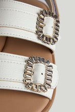 
                        
                          將圖片載入圖庫檢視器 Mothercare White Buckle Sandals
                        
                      