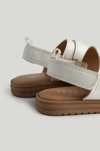 
                        
                          將圖片載入圖庫檢視器 Mothercare White Buckle Sandals
                        
                      