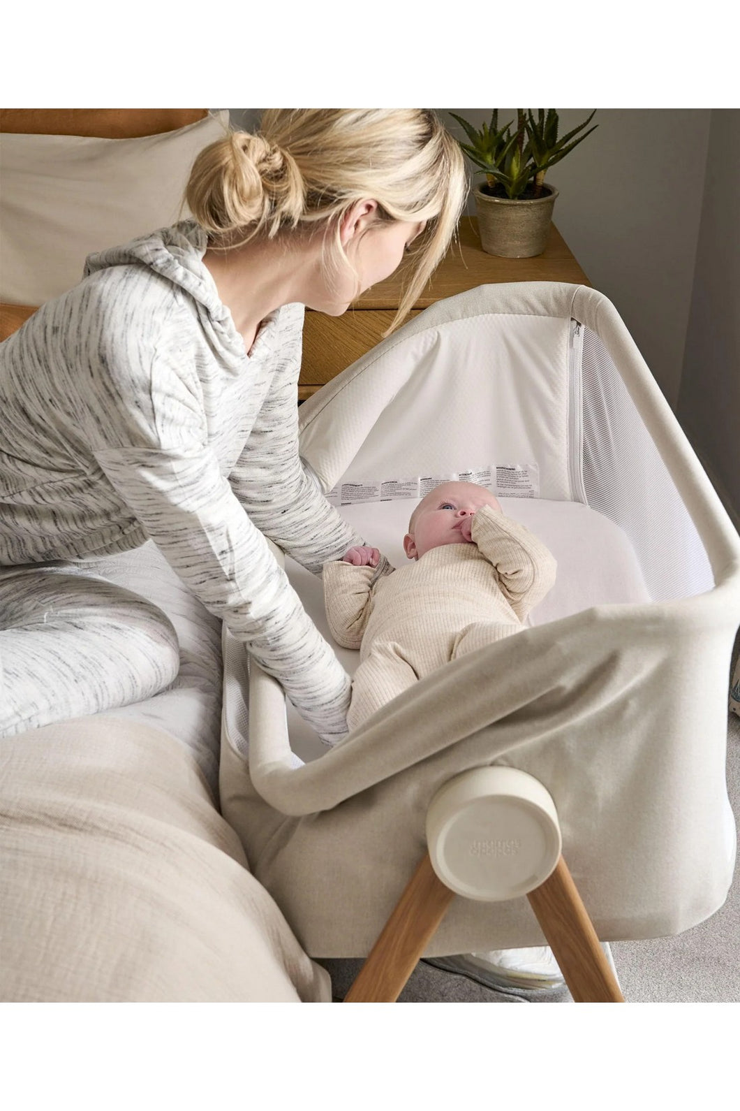 Mamas & Papas Lua Bedside Crib - Fawn