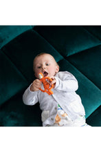 
                        
                          將圖片載入圖庫檢視器 Matchstick Monkey Animal Teether - Teddy Tiger Online Exclusive
                        
                      