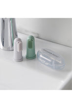 
                        
                          將圖片載入圖庫檢視器 Matchstick Monkey Finger Toothbrush With Portable Case - Grey &amp; Mint Green Online Exclusive
                        
                      