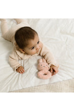 
                        
                          將圖片載入圖庫檢視器 Miffy Flower Rattle Pink
                        
                      