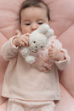 
                        
                          將圖片載入圖庫檢視器 Miffy Little Dutch Rattle Ring - Lucky Blossom
                        
                      