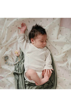 
                        
                          Load image into Gallery viewer, Mushie Organic Cotton Muslin Swaddle Blanket Leaves 4
                        
                      