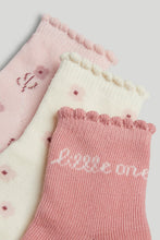 
                        
                          Load image into Gallery viewer, Mothercare 3 Pack Floral Baby Socks
                        
                      