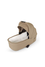 
                        
                          將圖片載入圖庫檢視器 Silver Cross Nia Folding Carrycot - Champagne - Online Exclusive
                        
                      