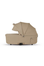 
                        
                          將圖片載入圖庫檢視器 Silver Cross Nia Folding Carrycot - Champagne - Online Exclusive
                        
                      