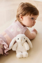 
                        
                          Load image into Gallery viewer, Snuggle Bunnies Little Penelope - Marshmallow 15cm
                        
                      