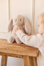 
                        
                          將圖片載入圖庫檢視器 Snuggle Bunnies Penelope - Beige 30cm
                        
                      