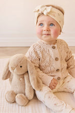 
                        
                          將圖片載入圖庫檢視器 Snuggle Bunnies Penelope - Caramel 30cm
                        
                      