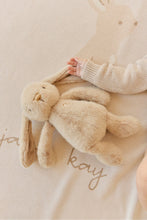 
                        
                          將圖片載入圖庫檢視器 Snuggle Bunnies Penelope - Caramel 30cm
                        
                      