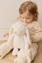 
                        
                          Load image into Gallery viewer, Snuggle Bunnies Penelope - Marshmallow 30cm
                        
                      