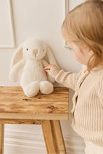 
                        
                          Load image into Gallery viewer, Snuggle Bunnies Penelope - Marshmallow 30cm
                        
                      