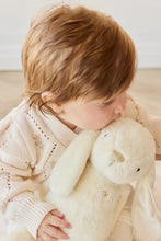 
                        
                          將圖片載入圖庫檢視器 Snuggle Bunnies Penelope - Sunshine 30cm
                        
                      