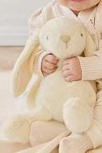 
                        
                          將圖片載入圖庫檢視器 Snuggle Bunnies Penelope - Sunshine 30cm
                        
                      