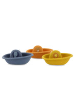 
                        
                          Load image into Gallery viewer, Trixie Stackable Boats - 3pcs
                        
                      