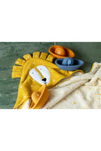 
                        
                          Load image into Gallery viewer, Trixie Stackable Boats - 3pcs
                        
                      