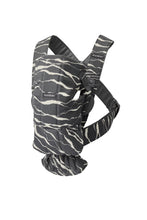 
                        
                          Load image into Gallery viewer, BabyBjorn Baby Carrier Mini Anthracite/Landscape Print Cotton 3
                        
                      
