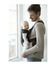 
                        
                          將圖片載入圖庫檢視器 BabyBjorn Baby Carrier Mini Black Cotton 2
                        
                      