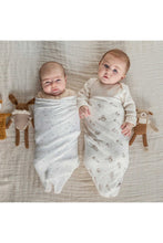 
                        
                          將圖片載入圖庫檢視器 Aden + Anais Essential Silky Soft Swaddle Healing Nature - 2-Pack 3
                        
                      