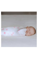 
                        
                          Load image into Gallery viewer, Aden Anais Essentials Newborn Snug Swaddle 2 Pack Twinkling Star Pink 4
                        
                      