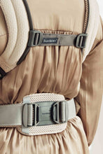 
                        
                          將圖片載入圖庫檢視器 BabyBjorn Baby Carrier Harmony Cream 3D Mesh 7
                        
                      