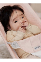 
                        
                          Load image into Gallery viewer, BabyBjorn Bouncer Balance Soft Pearly Pink White Mesh 13
                        
                      