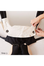 
                        
                          Load image into Gallery viewer, Ergobaby 360 Teething Pad Bib Natural 4
                        
                      