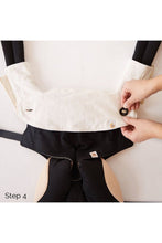 
                        
                          Load image into Gallery viewer, Ergobaby 360 Teething Pad Bib Natural 5
                        
                      