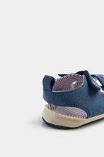 
                        
                          將圖片載入圖庫檢視器 Mothercare Whale Pram Sandals
                        
                      