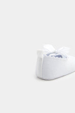 
                        
                          Load image into Gallery viewer, Mothercare White Glitter Pram Shoes
                        
                      