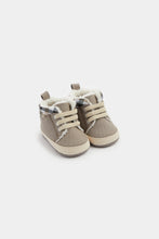 
                        
                          Load image into Gallery viewer, Mothercare Brown Pram Boots
                        
                      