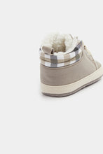 
                        
                          Load image into Gallery viewer, Mothercare Brown Pram Boots
                        
                      