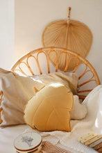 
                        
                          將圖片載入圖庫檢視器 Moi Mili Honey Velvet Leaf Pillow 2
                        
                      