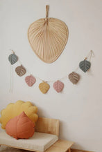 
                        
                          Load image into Gallery viewer, Moi Mili Pastel Stories Velvet Garland with Leaves 2
                        
                      