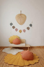 
                        
                          Load image into Gallery viewer, Moi Mili Pastel Stories Velvet Garland with Leaves 6
                        
                      