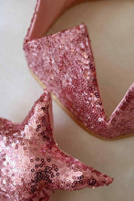 
                        
                          將圖片載入圖庫檢視器 Moi Mili Pink Sequins Crown and Wand Magic Set 1
                        
                      
