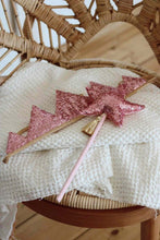 
                        
                          將圖片載入圖庫檢視器 Moi Mili Pink Sequins Crown and Wand Magic Set 3
                        
                      