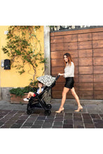 
                        
                          Load image into Gallery viewer, Peg Perego Selfie Stroller - Graphite Gold 7
                        
                      