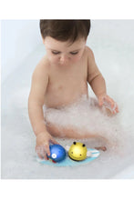 
                        
                          Load image into Gallery viewer, Skip Hop Zoo Light Up Surfers Bath Toys 2
                        
                      