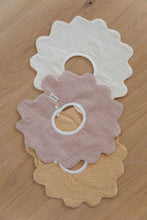 
                        
                          將圖片載入圖庫檢視器 Softspot Soft Petal Bibs Bloom 2
                        
                      