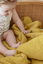 
                        
                          將圖片載入圖庫檢視器 Softspot Soft Quilt Blanket Butternut 1
                        
                      