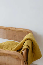 
                        
                          將圖片載入圖庫檢視器 Softspot Soft Quilt Blanket Butternut 2
                        
                      