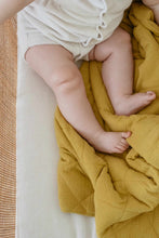 
                        
                          將圖片載入圖庫檢視器 Softspot Soft Quilt Blanket Butternut 3
                        
                      