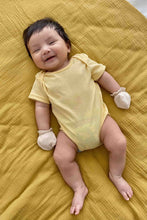 
                        
                          將圖片載入圖庫檢視器 Softspot Soft Quilt Blanket Butternut 6
                        
                      